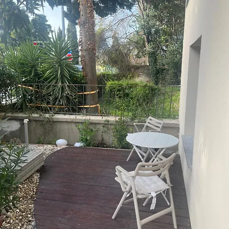 & דירה *